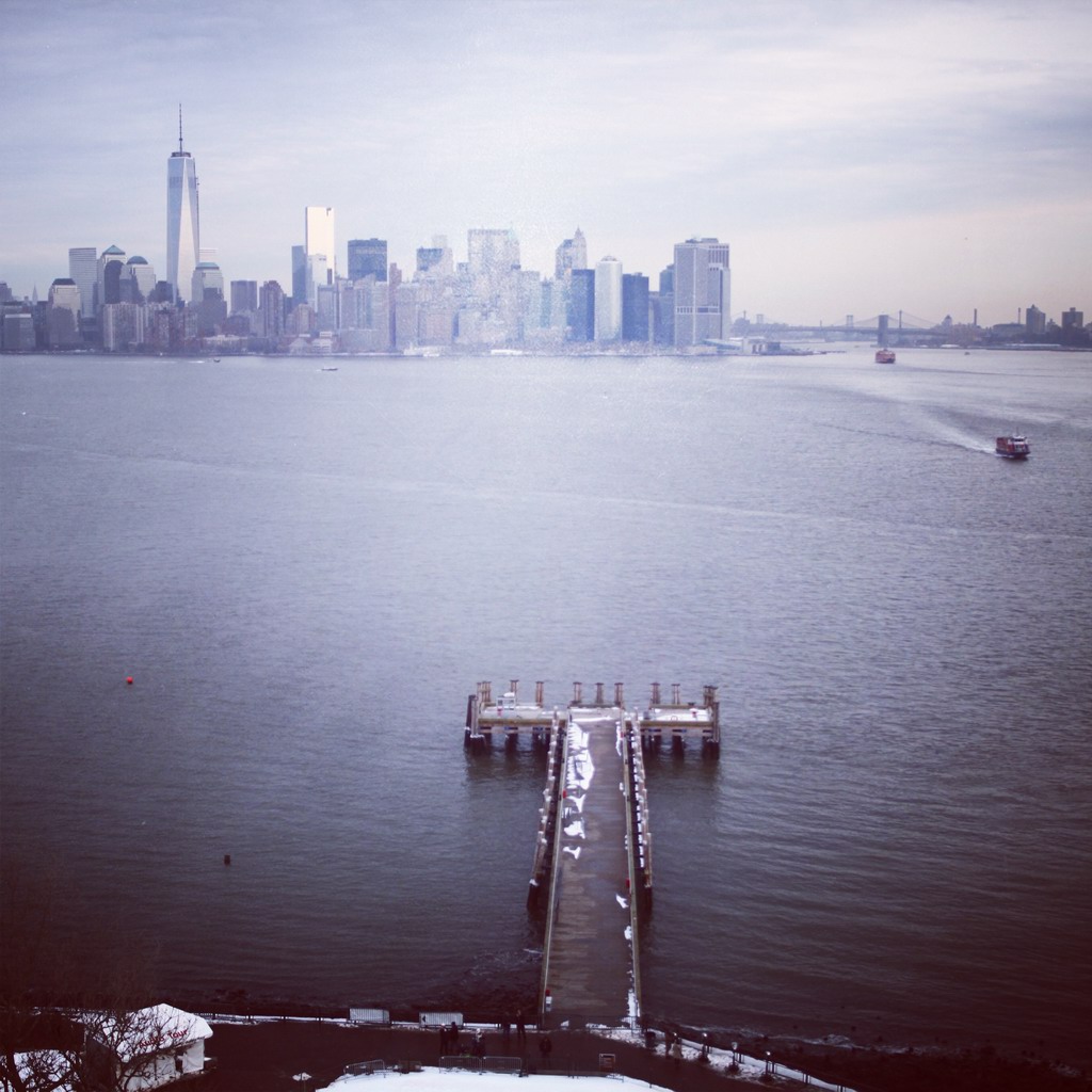 在女神上远望曼哈顿