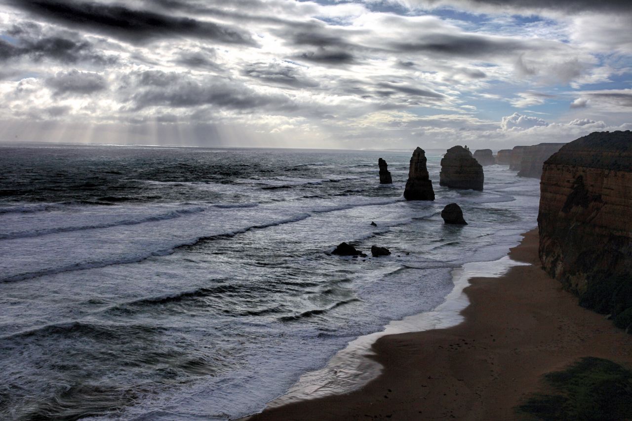 瞬间风雨退去，又见云中的耶稣光