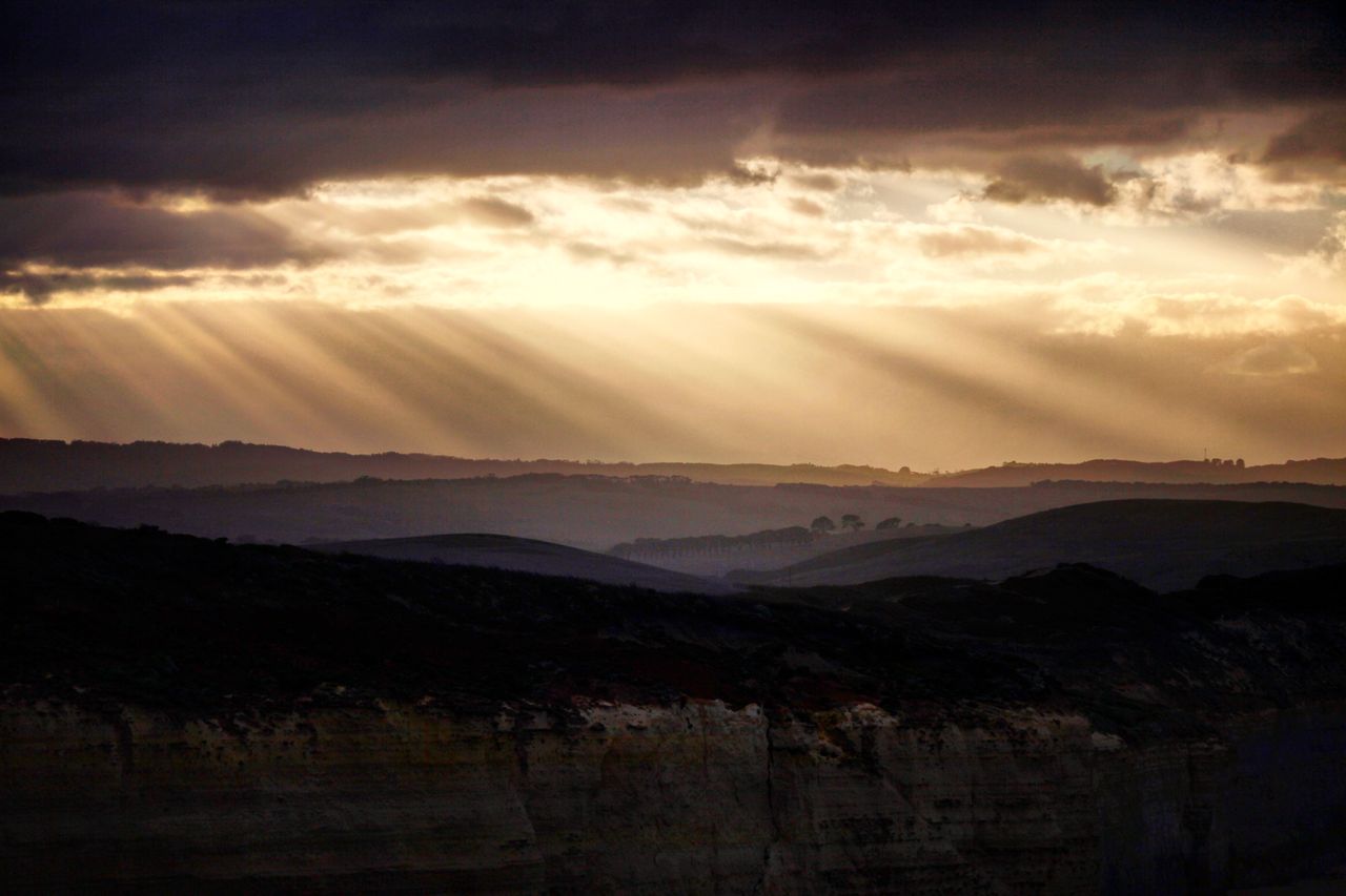 这种超级耶稣光不容易见啊