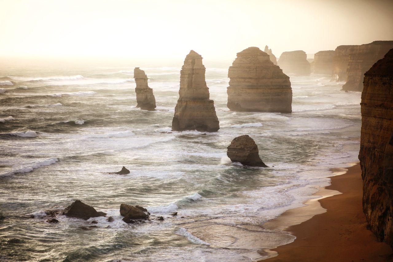 阳光中又迎来了风雨