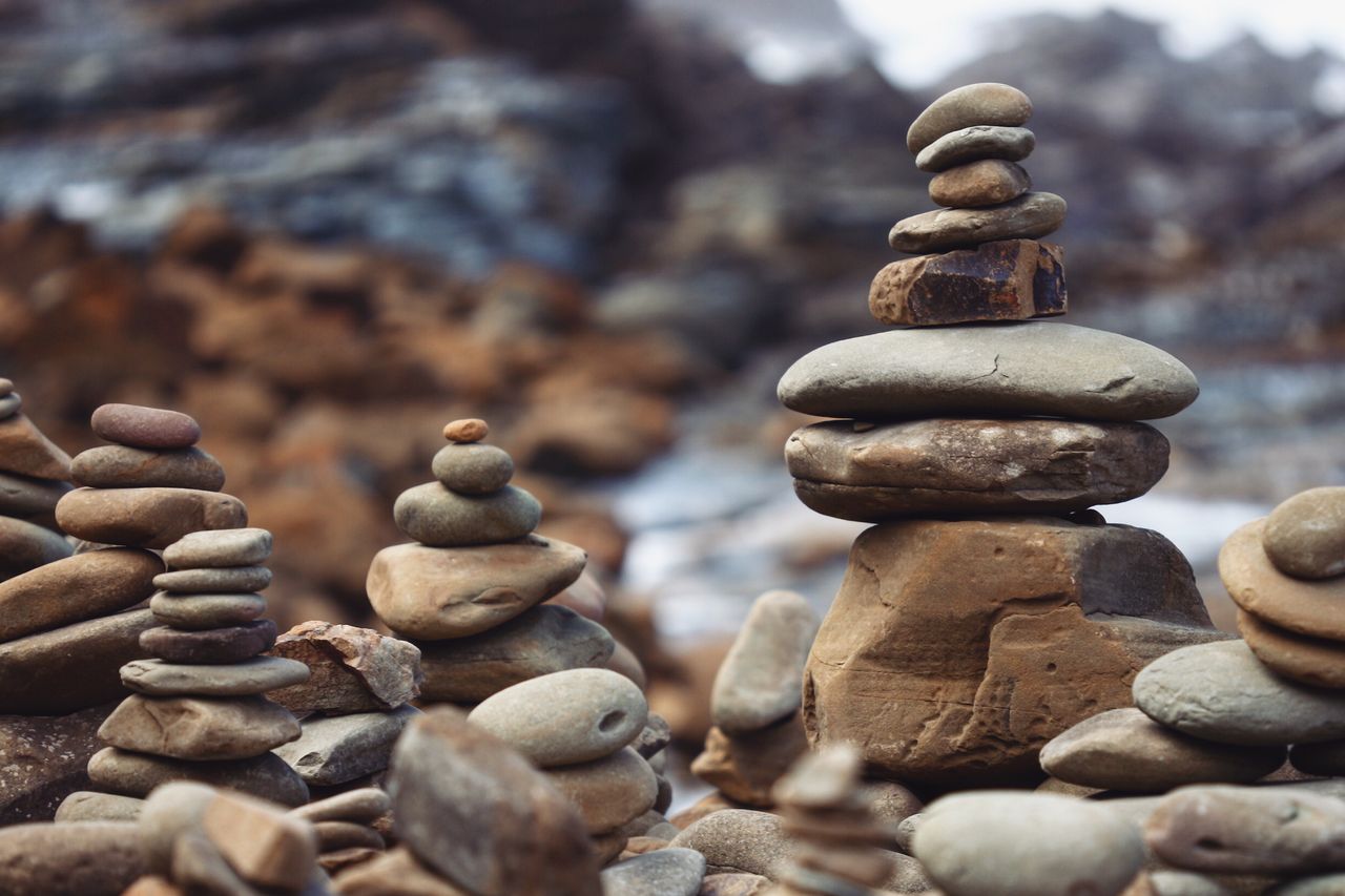 各种高高低低的石塔