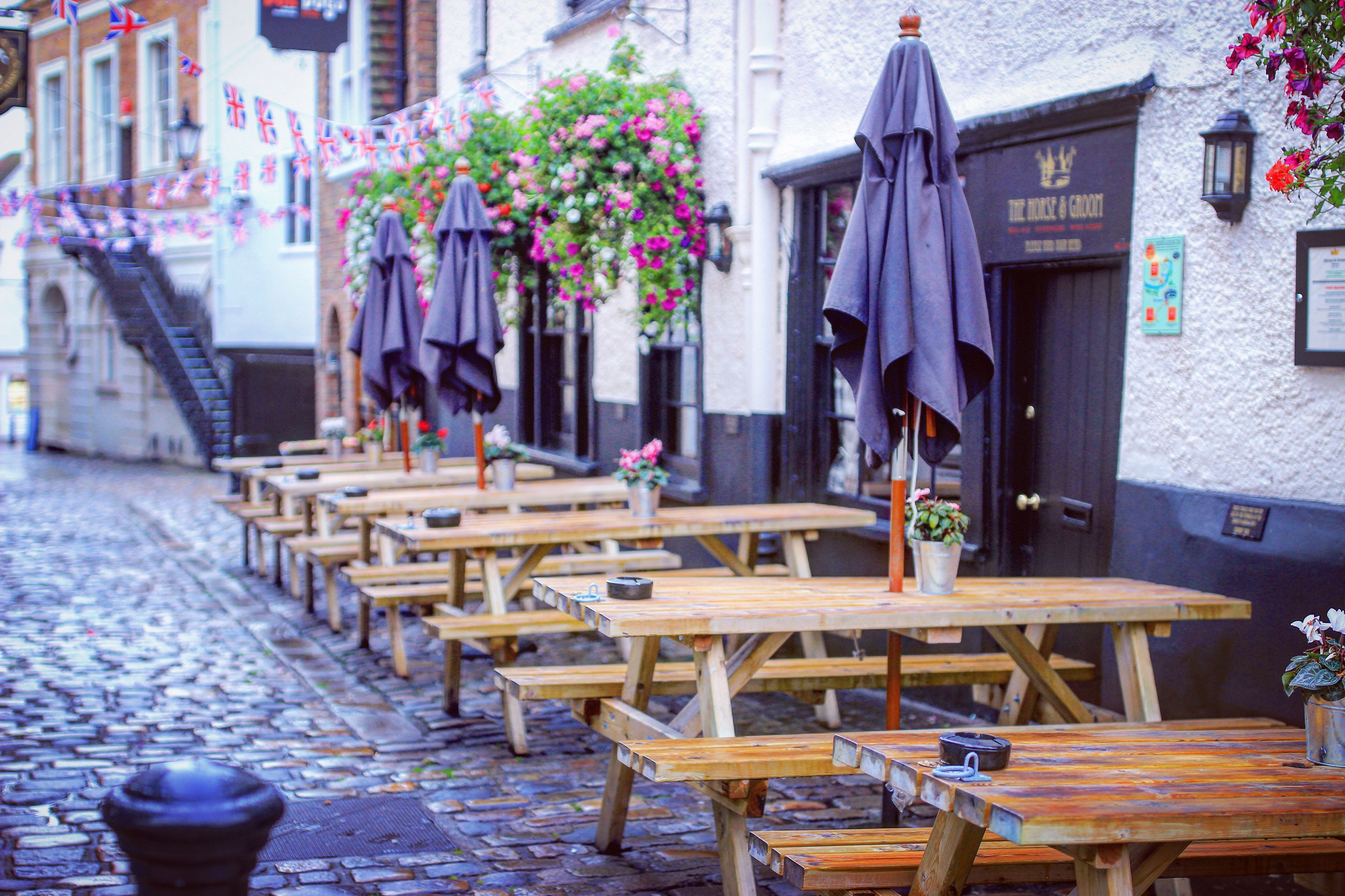 据说英国的酒吧比国内的便利店还要多,果真不假