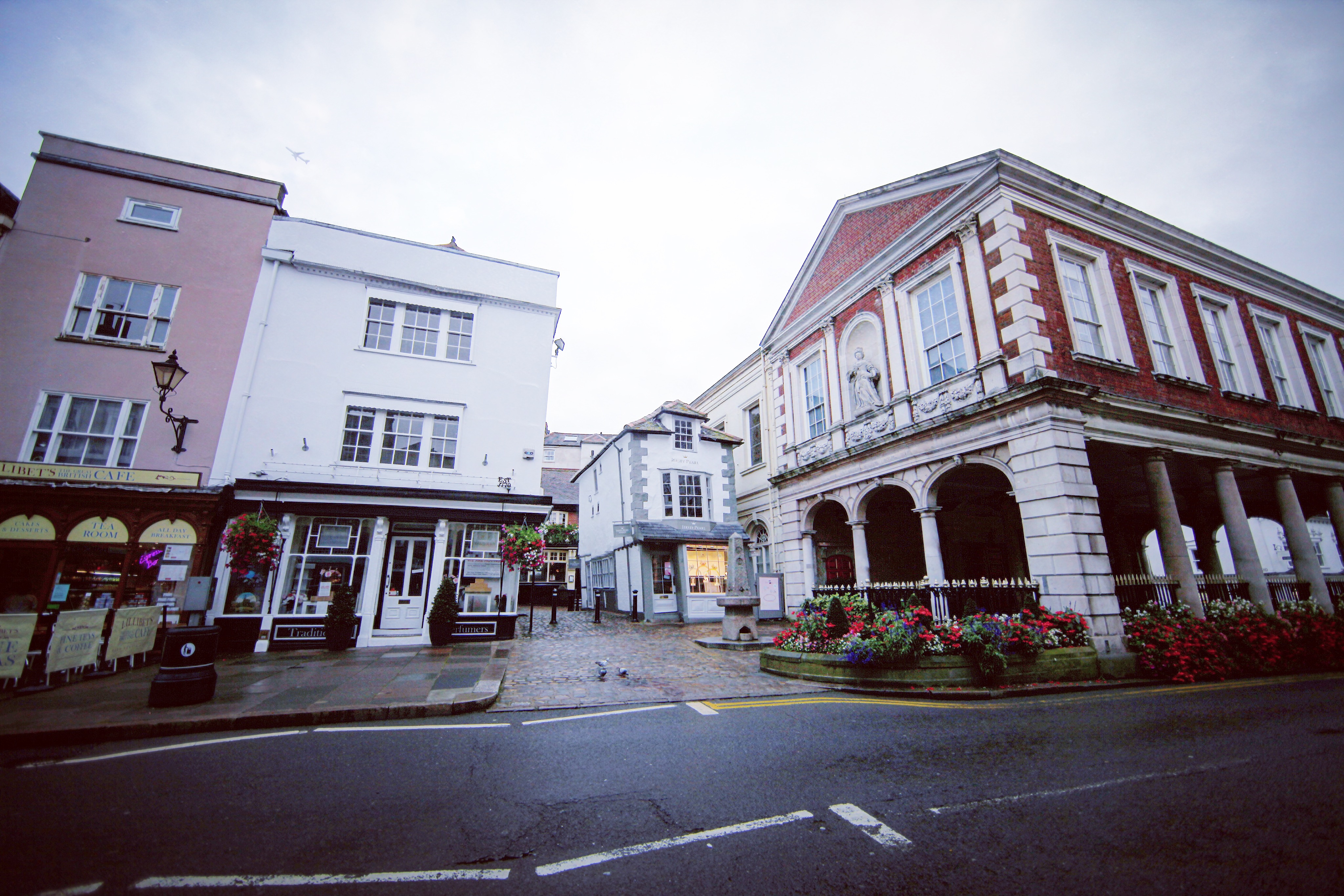 城堡附近的建筑都很正点,跟在欧洲看的略有不同