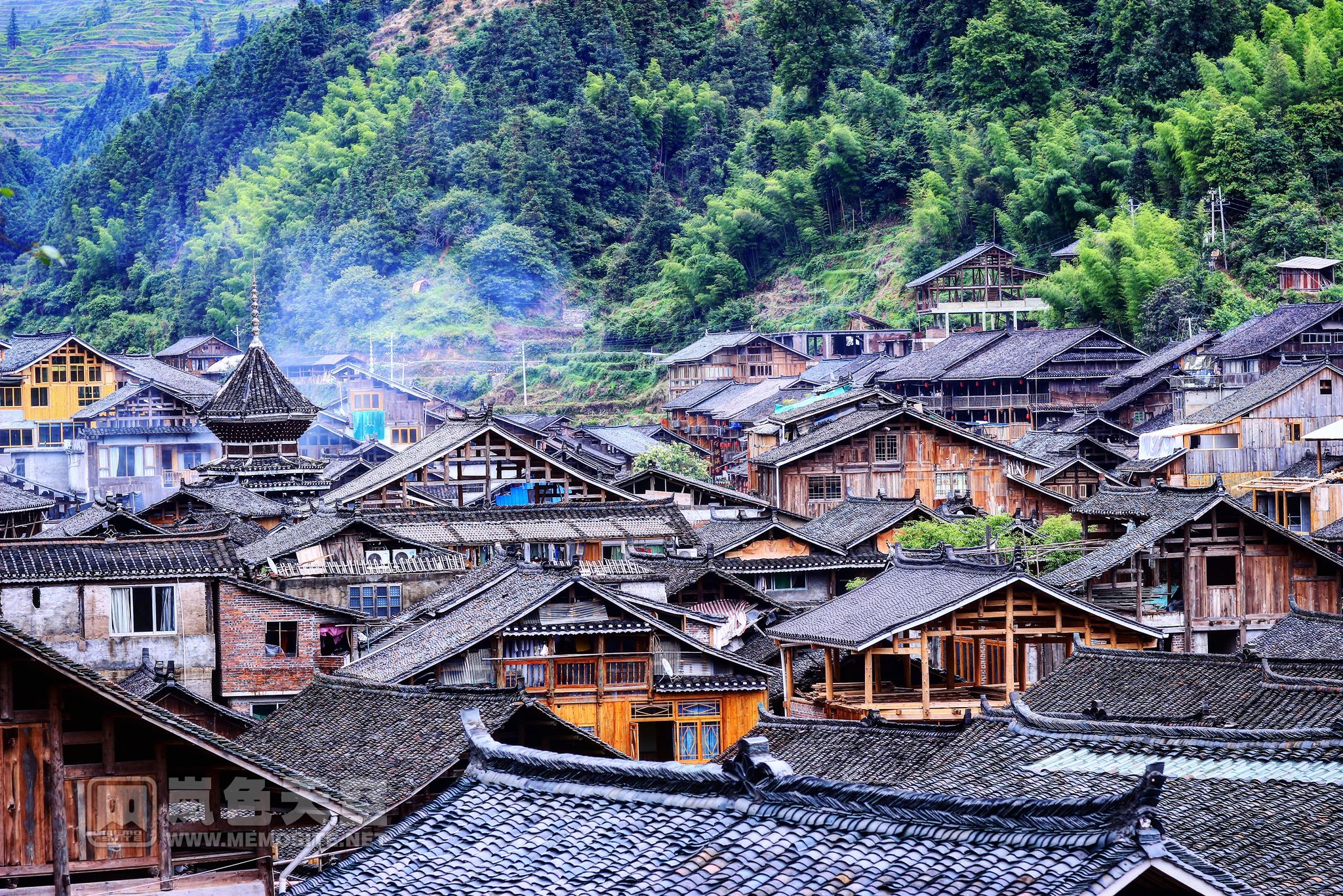 从酒店望出去的侗寨上空