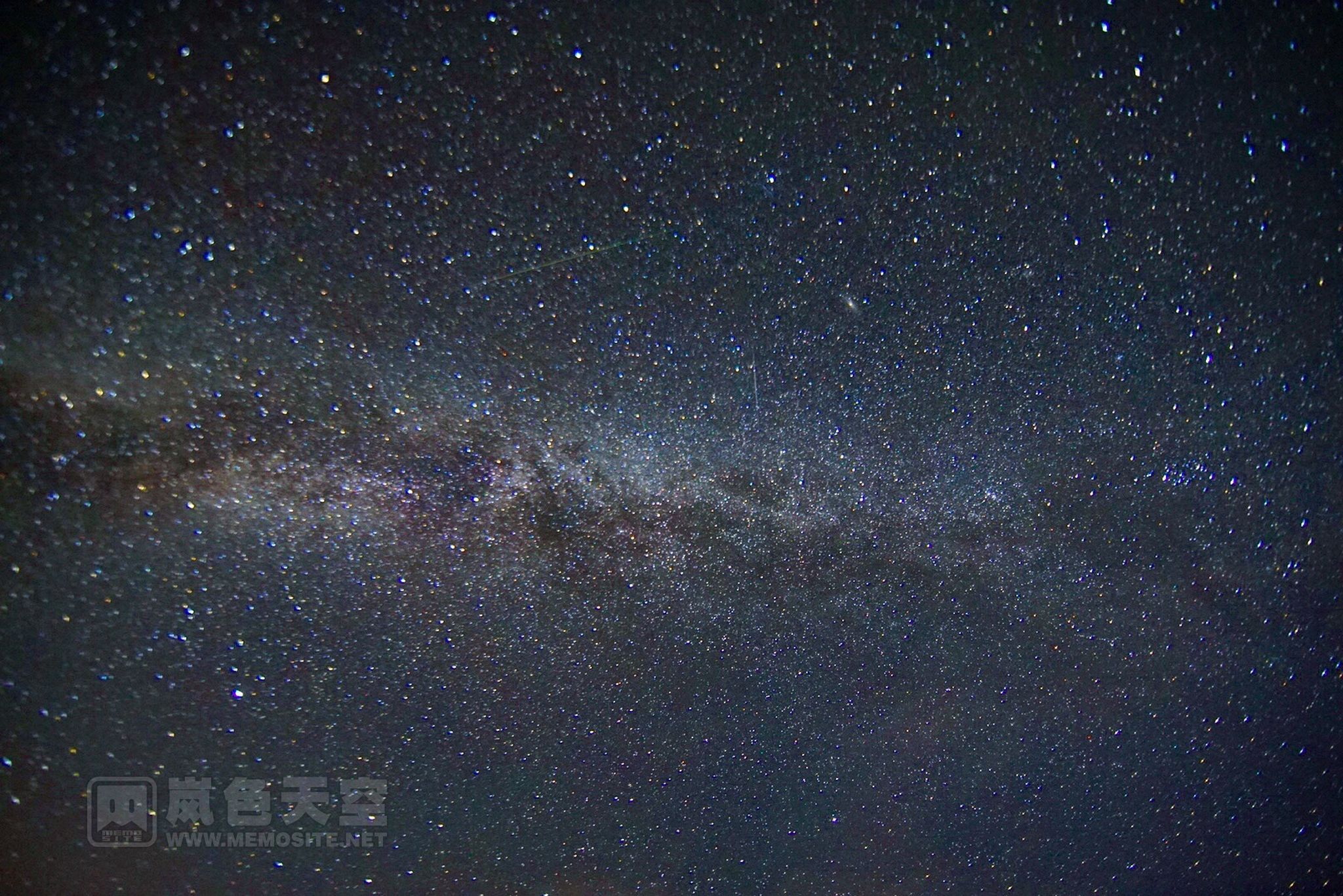 夏天的银河果然比冬天的银行要宽阔的多