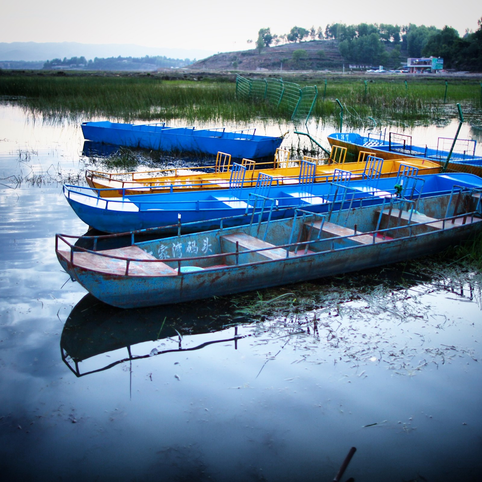 估计是因为景点比较远吧,五一节的游人也不多