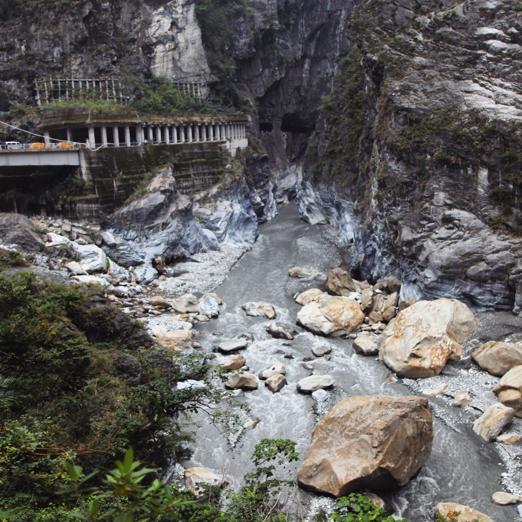远处的石头有个印第安人头,看出来了吗?