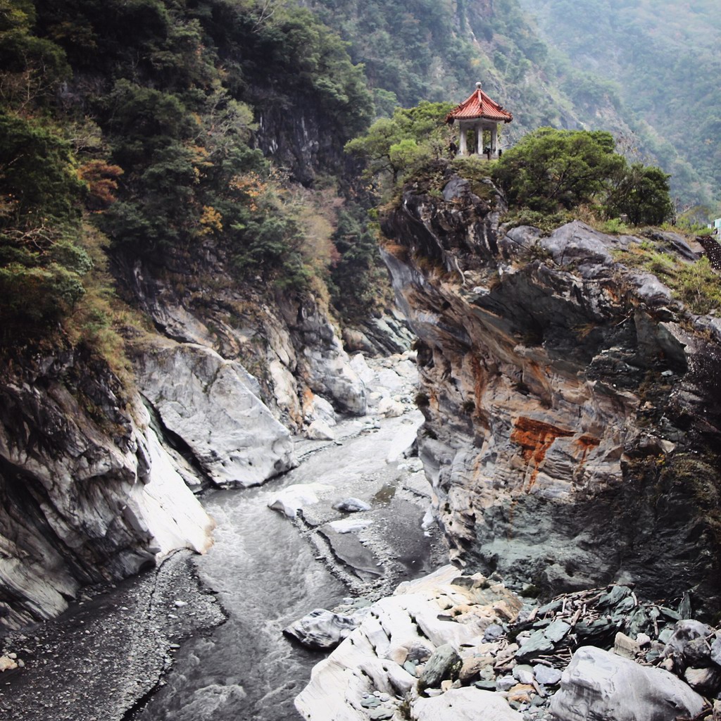 慈母桥旁边的慈母亭