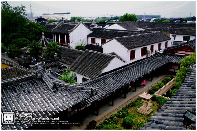 在寒山寺塔上放眼四周