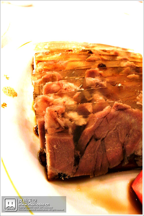 晶莹通透的样子，做肉冻的汤很浓