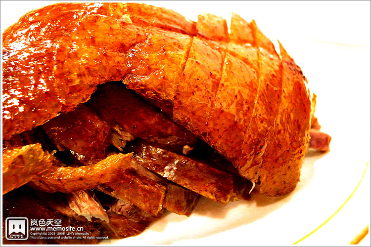 这里的烤鸭确实不错，片脆，确实可以跟大董的抗衡一下