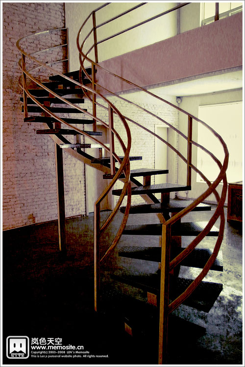 展场的内部跟798很相像