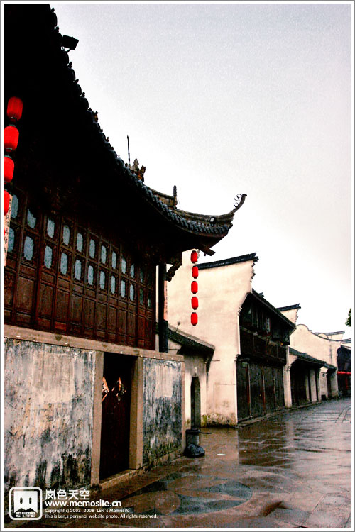 乌镇广场的戏台