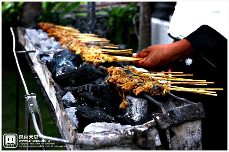 这个跟这里的小贩一个模样，味道也差不多