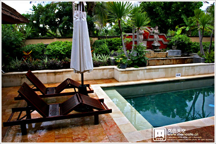 房间外的私人泳池