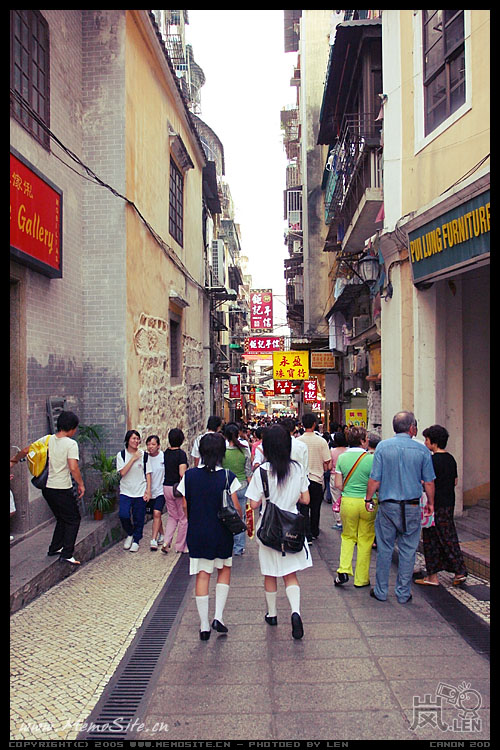 大三巴下的购物街