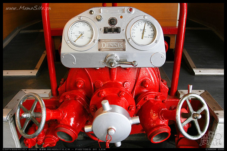 这可是来真的，消防车后的水泵