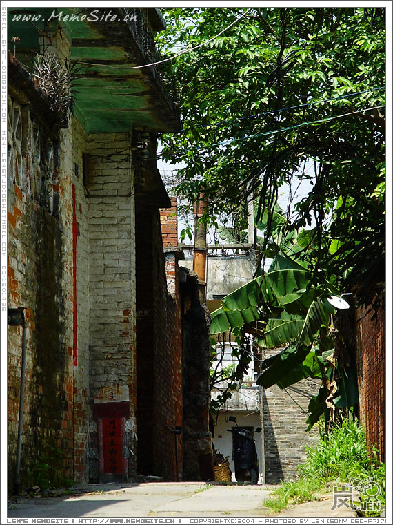 可能因为是中午的原因，村里的行人几乎没有