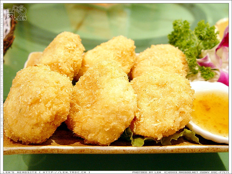 虾饼，一碟才六份，份量少了点。肉馅还挺多的