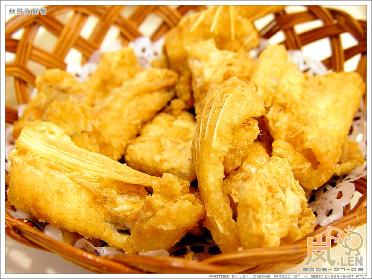 炸鱼肚啊，一个字：脆！！！而且香味四溢～～