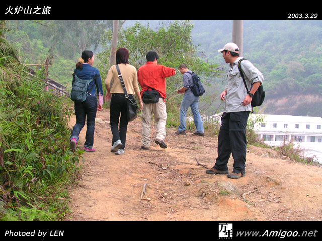 经过15分钟的徒步,在一个不显眼的入口,开始了我们的行山之旅